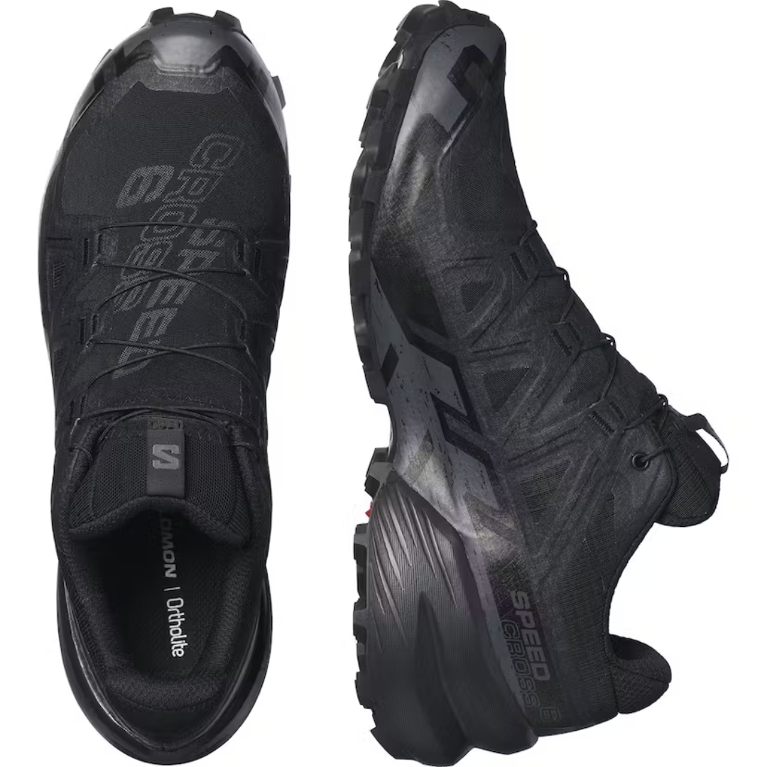 CHAUSSURE DE COURSE SUR SENTIER SALOMON SPEEDCROSS 6 GORE-TEX POUR HOMME COULEUR BLACK/BLACK/PHANTOM VU DES CHAUSSURES DE COULEUR NOIRE UNE DU DESSUS ET L'AUTRE DE FLANC INTERNE EXPOSÉ