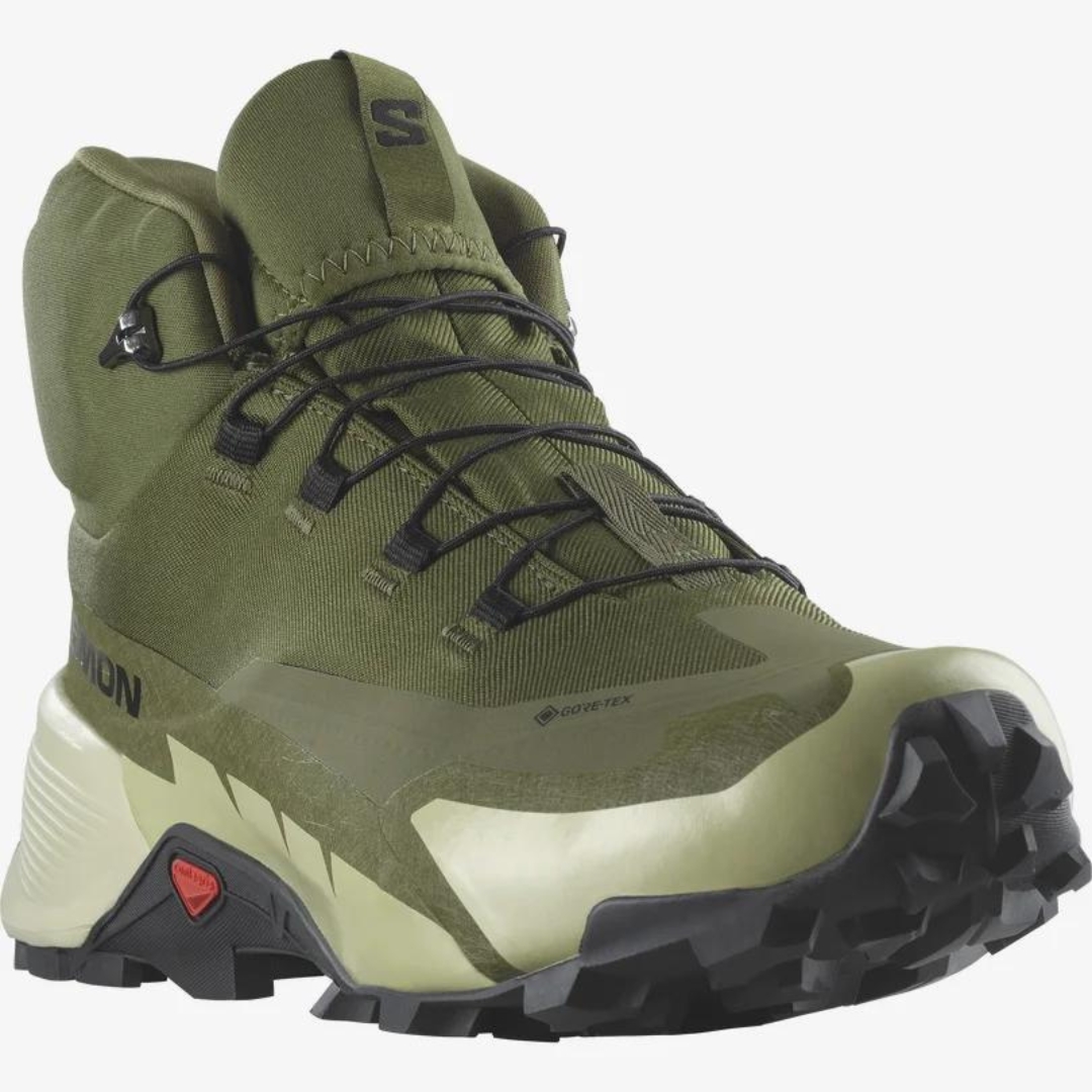 BOTTE DE RANDONNÉE SALOMON CROSS HIKE MID GORE-TEX 2 POUR HOMME couleur Olive Night / Moss Gray / Black vue de la botte droite de couleur vert olive et verte pale et noirede profil avant droit