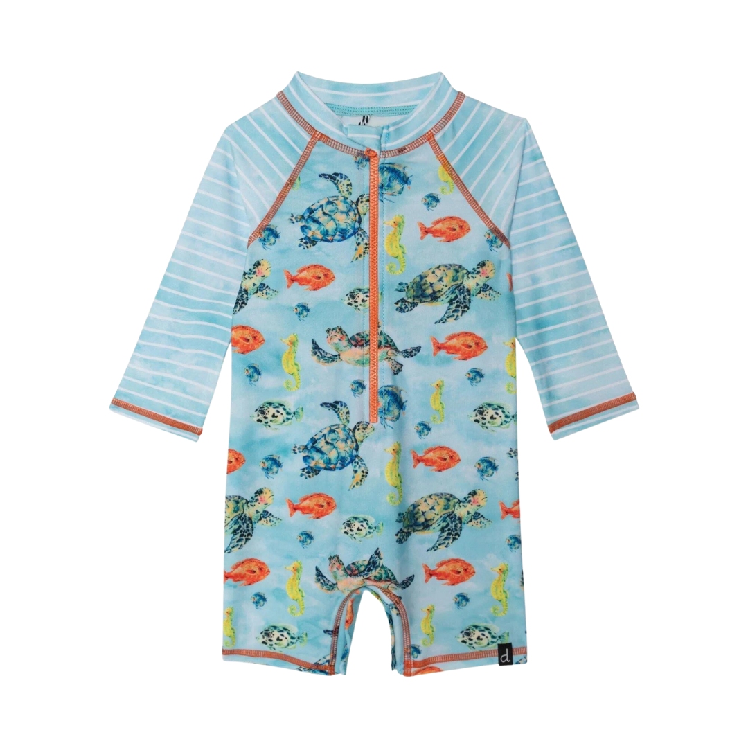 MAILLOT DE BAIN UNE PIÈCE DEUX PAR DEUX RASHGUARD MANCHES LONGUES POUR BÉBÉ GARÇON couleur fish vu du maillot bleu ciel à imprimé tortue/poisson de face