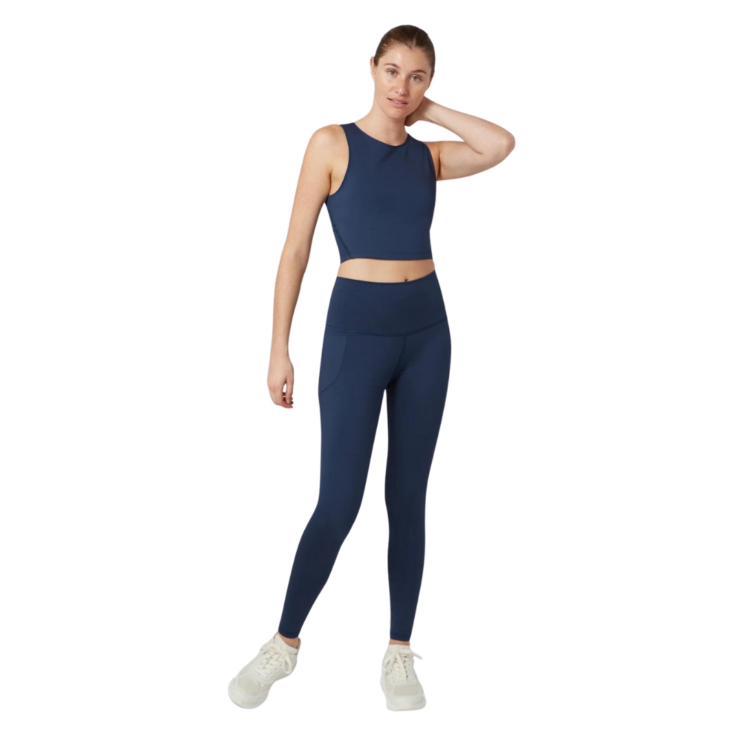 LEGGING LONG FIG FAIRMOUNT POUR FEMME couleur sail vue du legging bleu marin porté par une femme vue de face