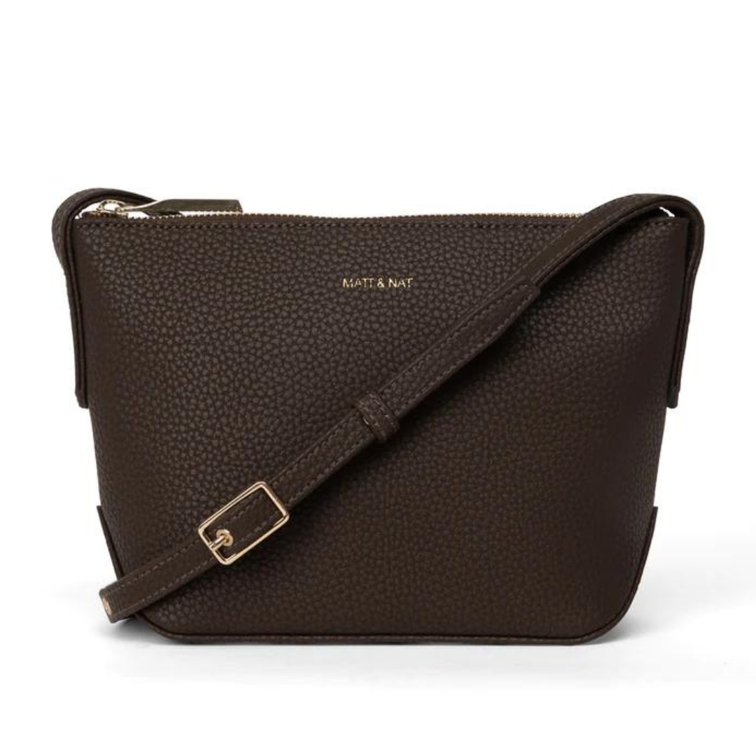 SAC À BANDOULIÈRE MATT & NAT SAM PURITY COULEUR TRUFFLE VU DU SAC BRUN DE FACE