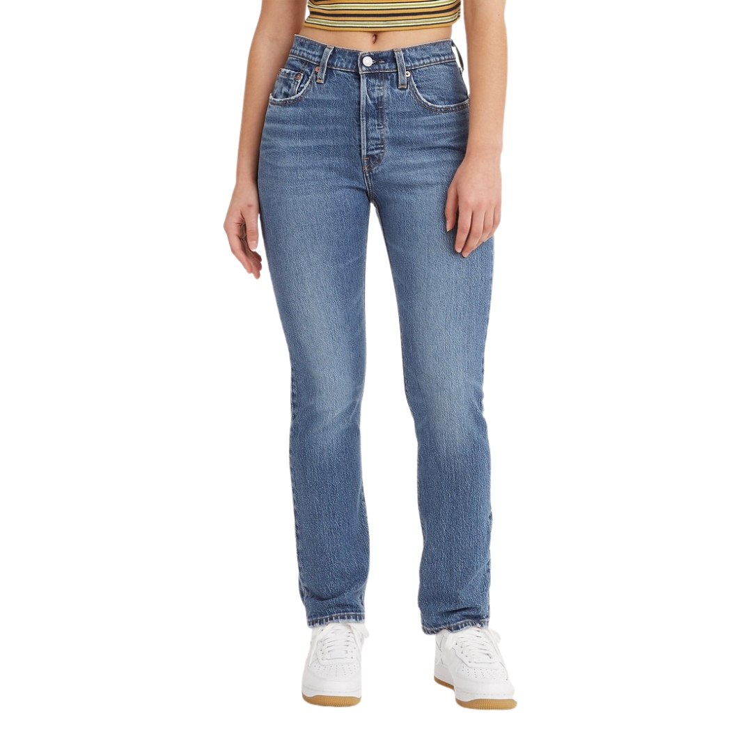 JEAN LEVI'S 501 ORIGINAL POUR FEMME couleur 0396 SALSA IN SEQUENCE vu du jean bleu moyen porté par une femme vue de face