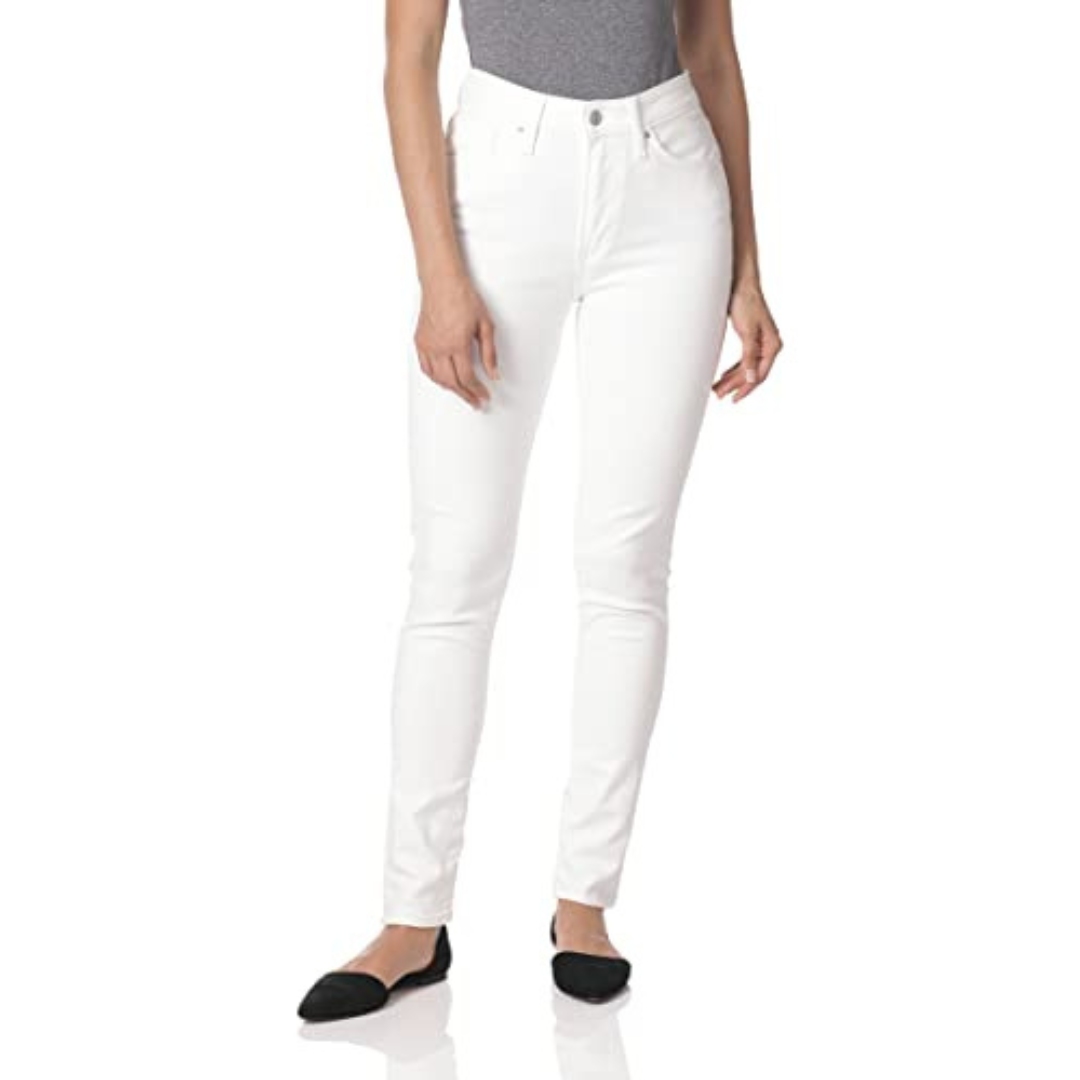 JEAN LEVI'S 721 HIGH RISE SKINNY POUR FEMME couleur 0204-SOFT CLEAN WHITE vu du jean blanc porté par une femme vue de face