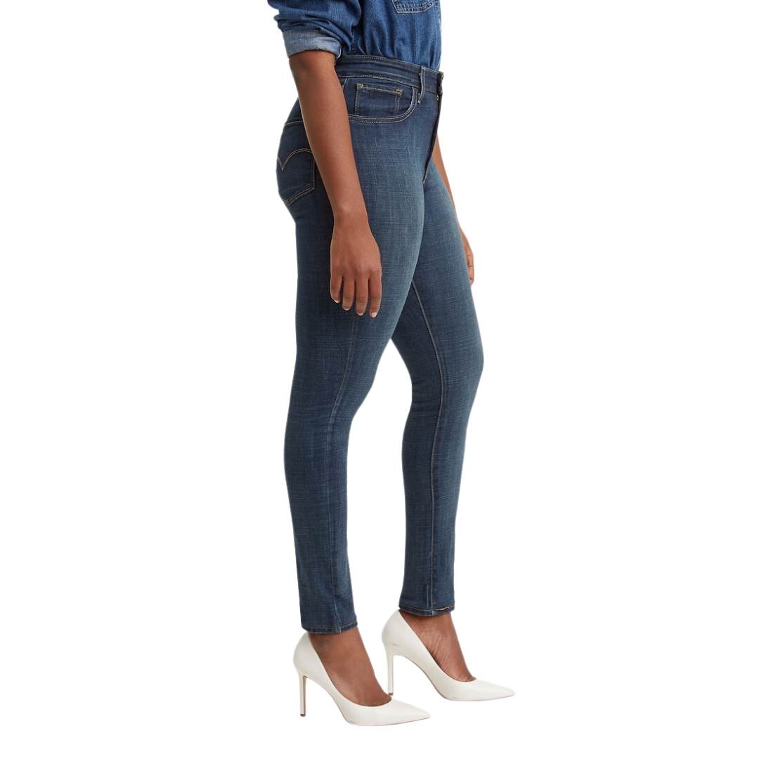 JEAN LEVI'S 721 HIGH RISE SKINNY POUR FEMME couleur 0047 BLUE STORY vu du jean bleu foncé délavé porté par une femme vue de profil droit