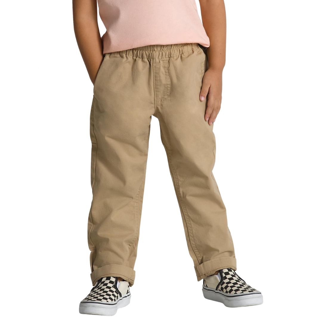 PANTALON LONG VANS RANGE ELASTIC WAIST PANT POUR ENFANT couleur KHK-KHAKI vu du pantalon beige pale porté par une fillette vue de face de la taille aux pieds