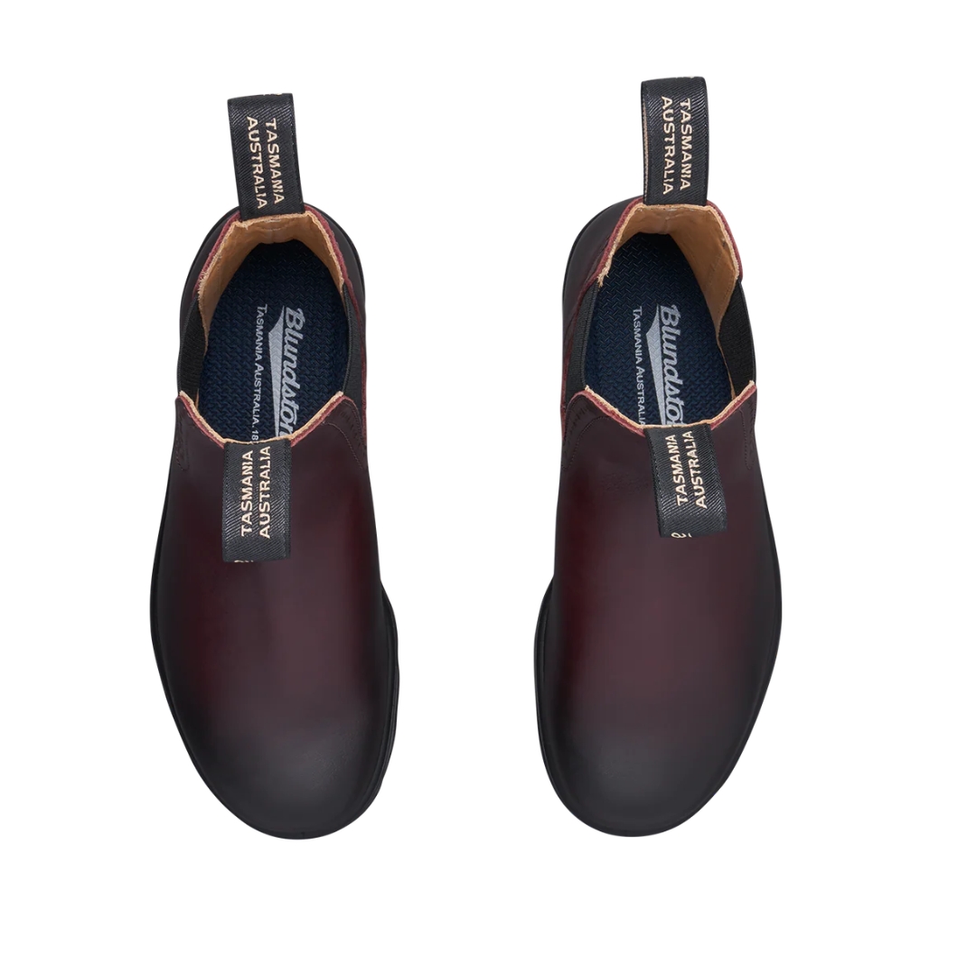 BOTTE URBAINE BLUNDSTONE 1352 MONTANTE ORIGINALE SHIRAZ POUR FEMME vue des deux bottes rouge vin foncées du desssus