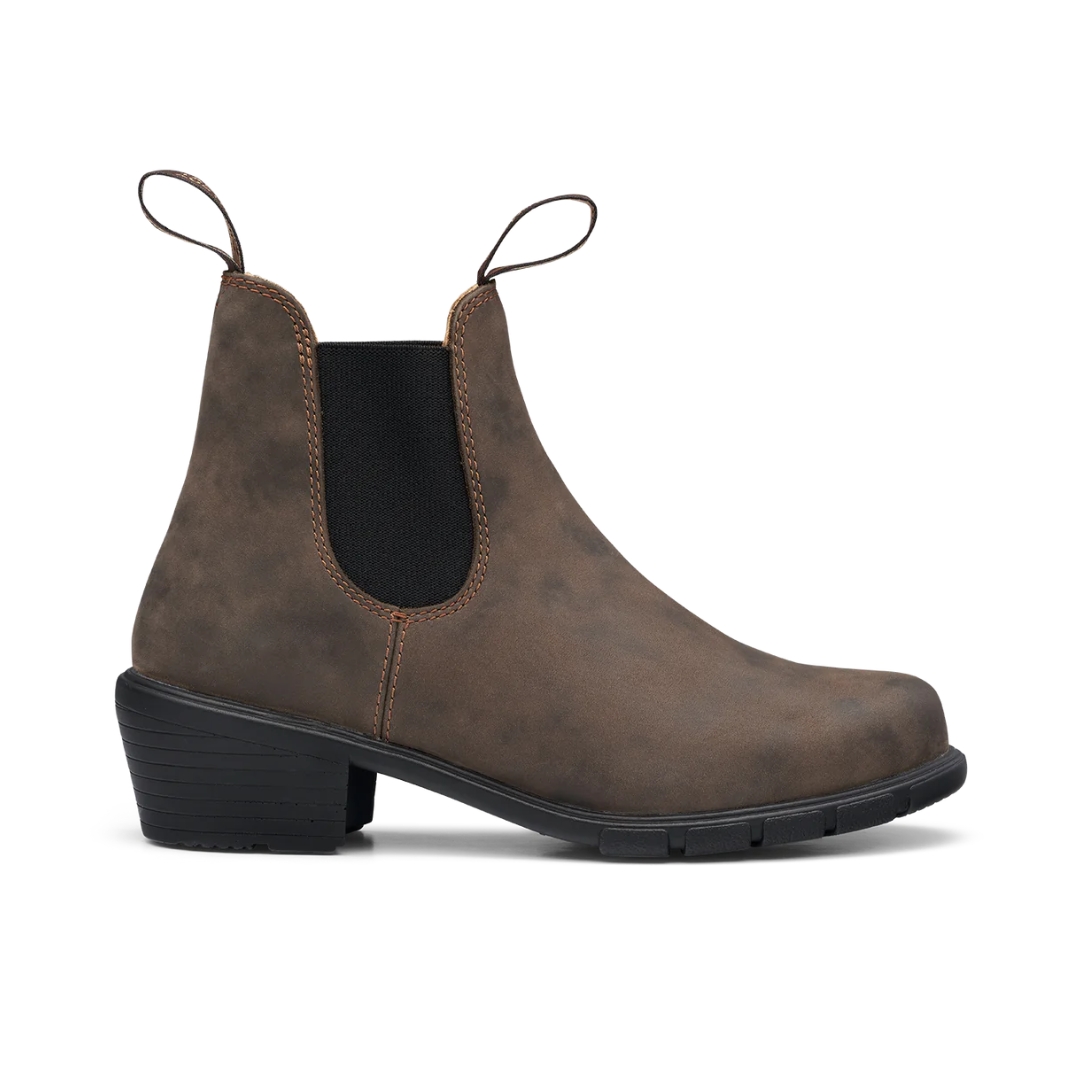 BOTTE URBAINE BLUNDSTONE 1677 RUSTIC BROWN SERIE À TALON POUR FEMME vue de la botte droite de couleur brune non unie de profil droit