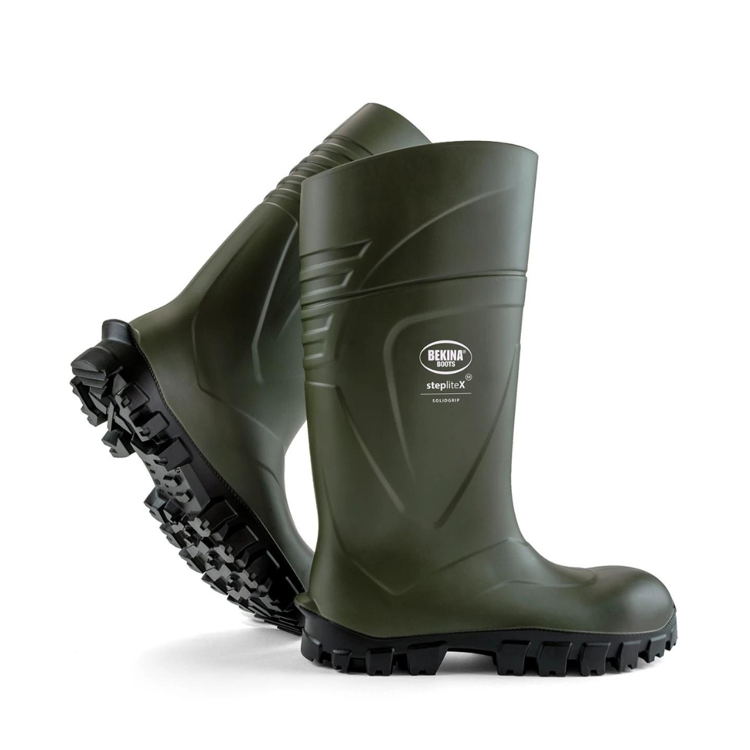 BOTTE DE SÉCURITÉ IMPERMÉABLE BEKINA C&S POUR HOMME vue des bottes verte forêt et noire de profil droit