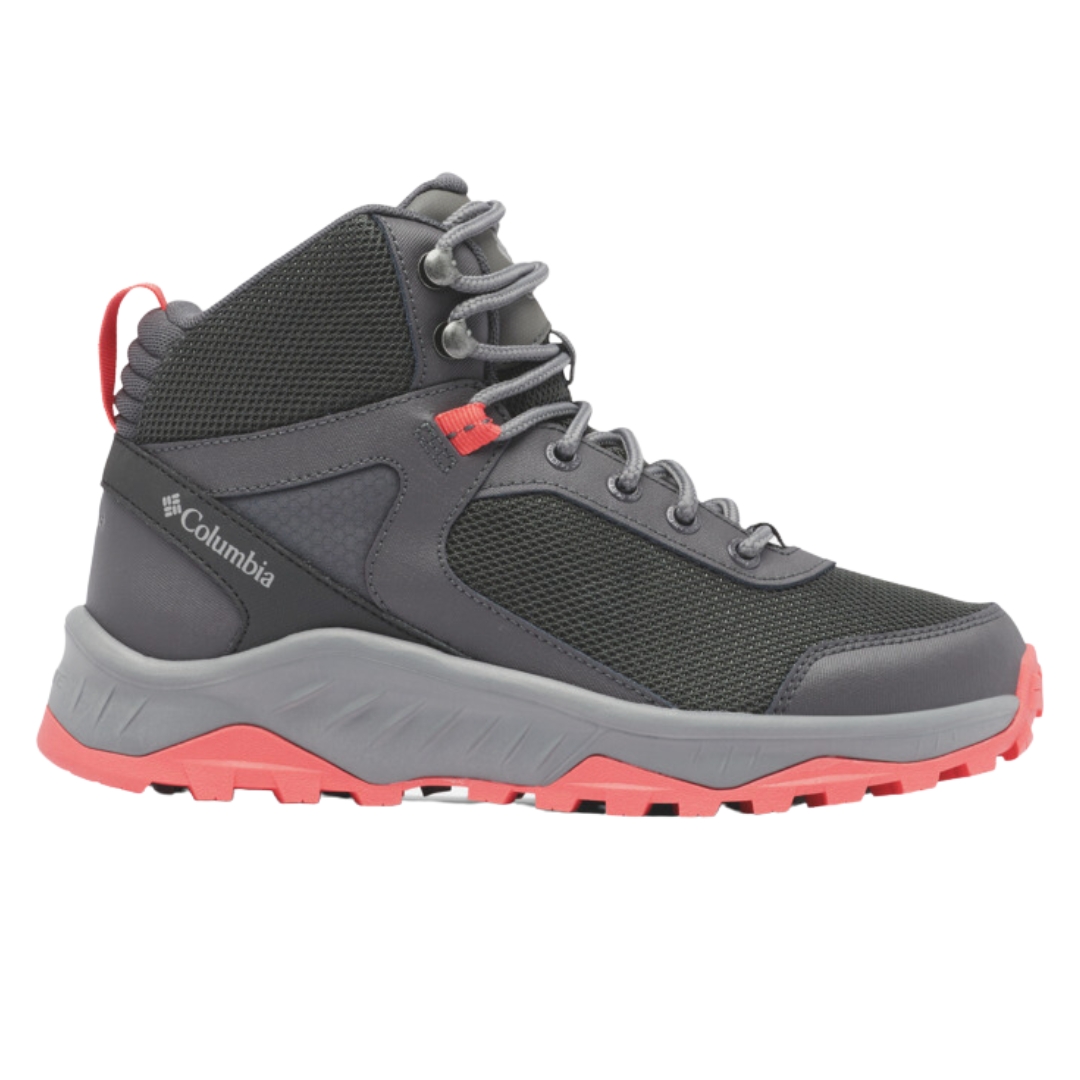 BOTTE DE RANDONNÉ IMPERMÉABLE COLUMBIA TRAILSTORM ASCEND MID POUR FEMME 089-DARK GREY/RED CORAL vue de la botte 3 tons de gris avec détails corail vu de profil droit