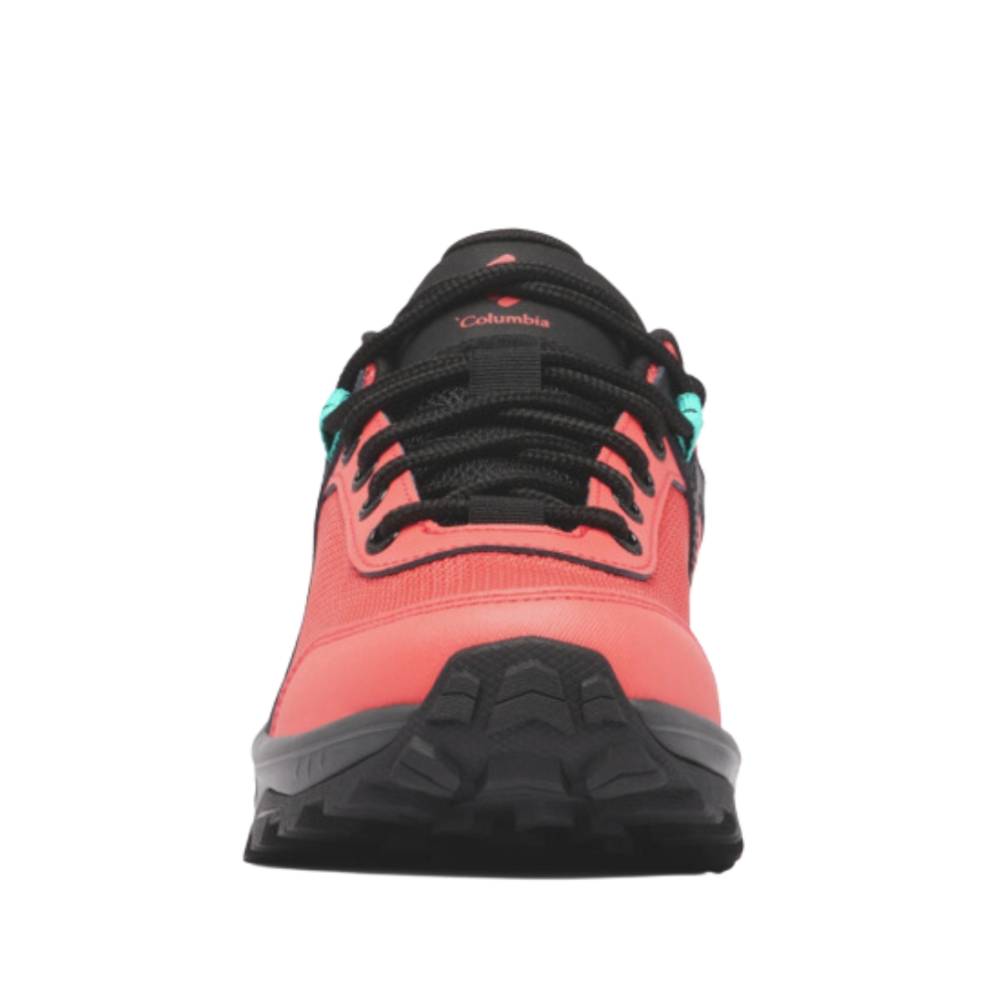 chaussure DE RANDONNÉ IMPERMÉABLE COLUMBIA TRAILSTORM ASCEND MID PIED LARGE POUR FEMME COULEUR 633-RED CORAL/BRIGHT AQUA VU DE la chaussure droite couleur corail et noir avec détails bleux aqua de face