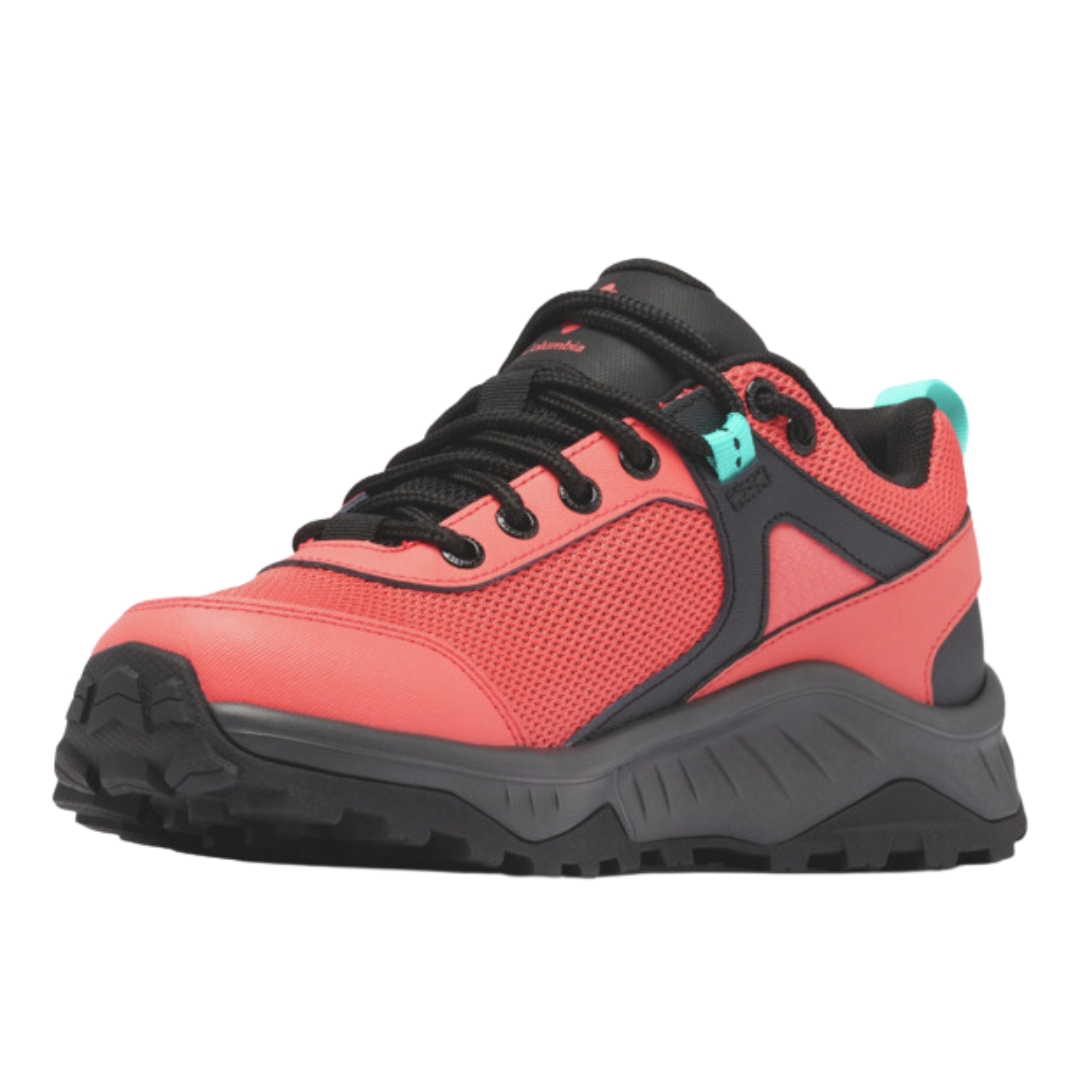 chaussure DE RANDONNÉ IMPERMÉABLE COLUMBIA TRAILSTORM ASCEND MID PIED LARGE POUR FEMME COULEUR 633-RED CORAL/BRIGHT AQUA VU DE la chaussure droite couleur corail et noir avec détails bleux aqua de profil avant gauche