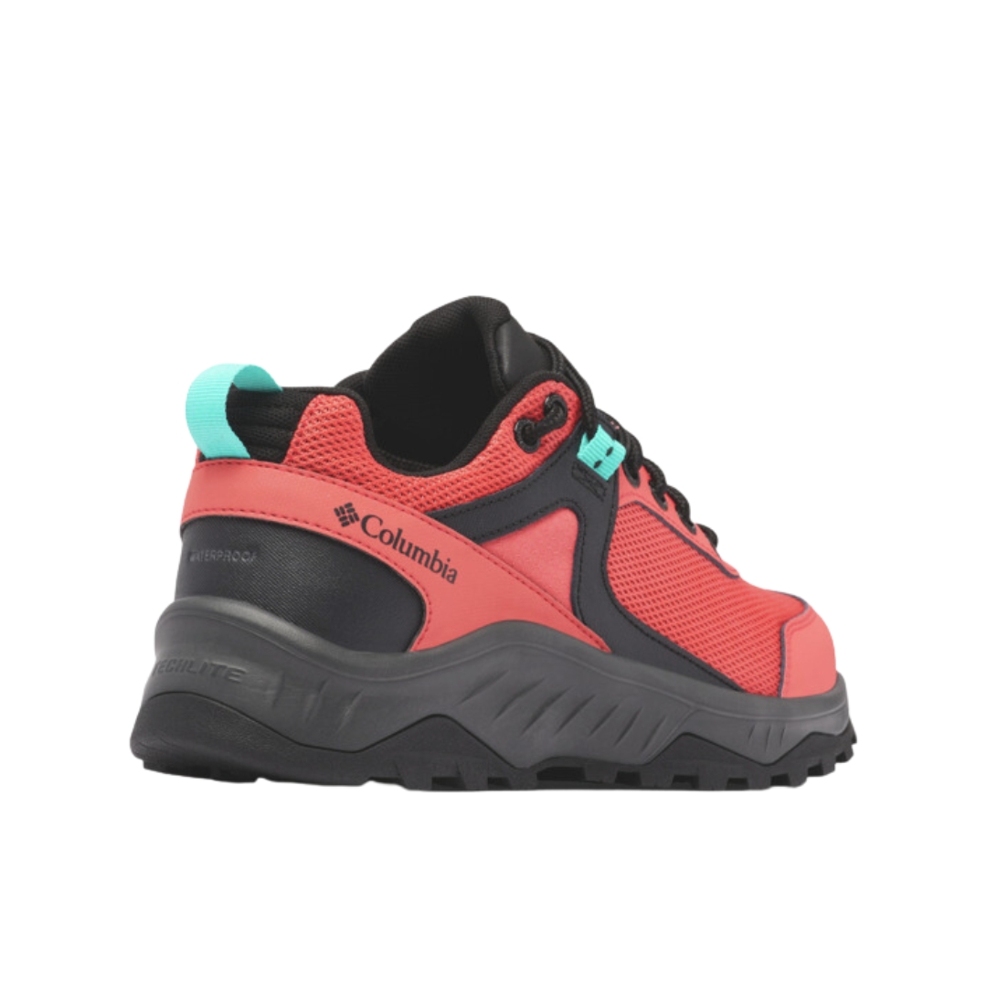 chaussure DE RANDONNÉ IMPERMÉABLE COLUMBIA TRAILSTORM ASCEND MID PIED LARGE POUR FEMME COULEUR 633-RED CORAL/BRIGHT AQUA VU DE la chaussure droite couleur corail et noir avec détails bleux aqua de profil arrière droit