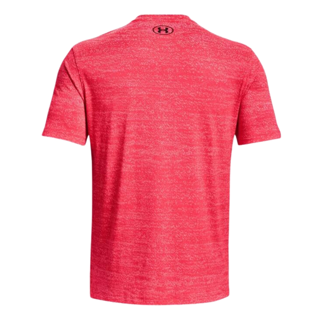 T-SHIRT D'ENTRAINEMENT EN JACQUARD UNDER ARMOUR UA TECH VENT POUR HOMME couleur 628-BETA/BLACK vu du chandail à manches courtes de couleur orange/rose flash lettré noir de dos