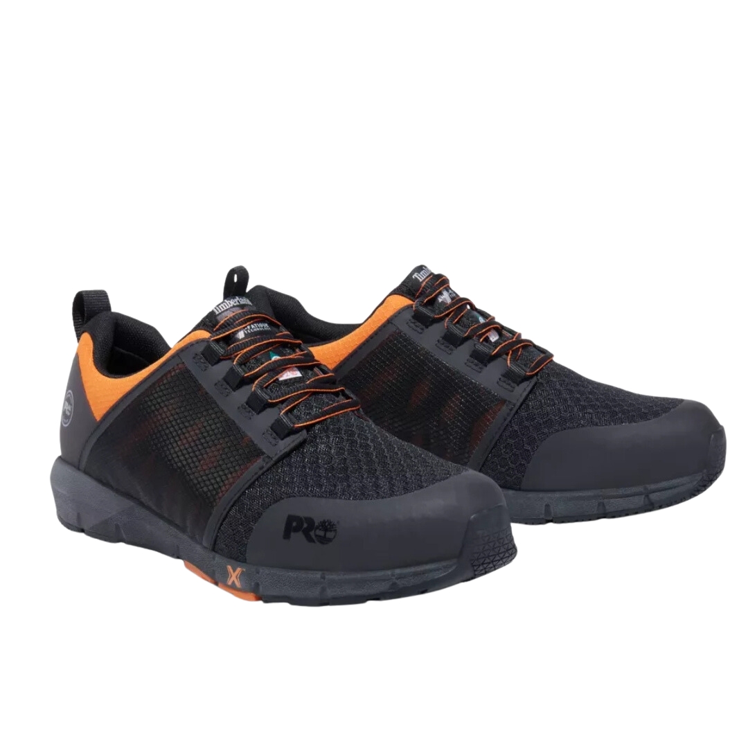CHAUSSURE DE SÉCURITÉ TIMBERLAND PRO RADIUS CSA POUR HOMME couleur black vu des chaussures noires et oranges de profil avant droit
