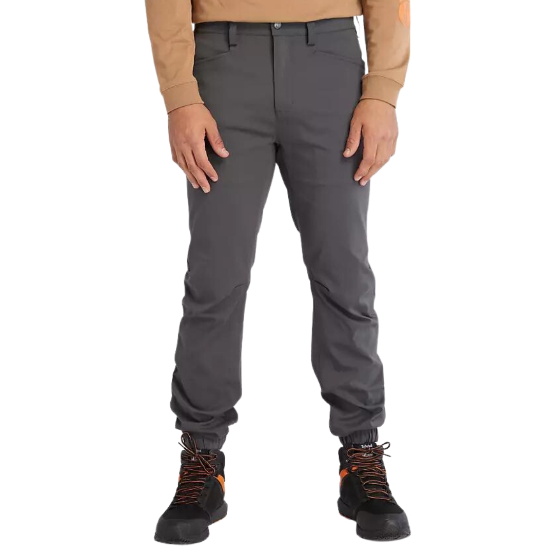 PANTALON JOGGER DE TRAVAIL TIMBERLAND PRO TEMPE POUR HOMME couleur asphalt vu du pantalon long gris foncé porté par un homme vu de la taille aux pieds de face