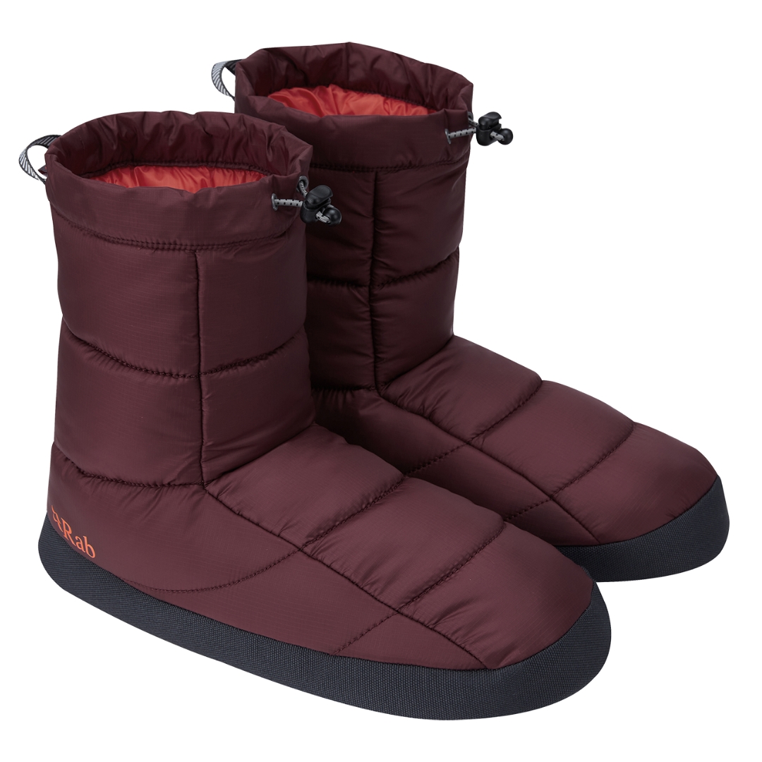 CHAUSSONS HAUTS DE BIVOUAC RAB CIRRUS UNISEXES COULEUR DEEP HEATHER VU DES CHAUSSONS ROUGE BRIQUE DE PROFIL AVANT DROIT