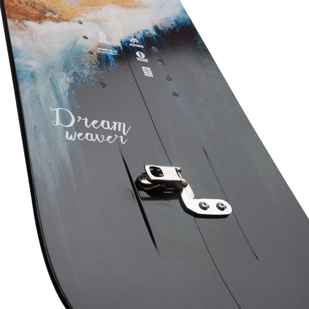 SPLITBOARD JONES DREAM WEAVER POUR FEMME VUE DE LA PLANCHE AVEC GRAPHIQUE DE MONTAGNE GROS PLAN SUR LE CLIP