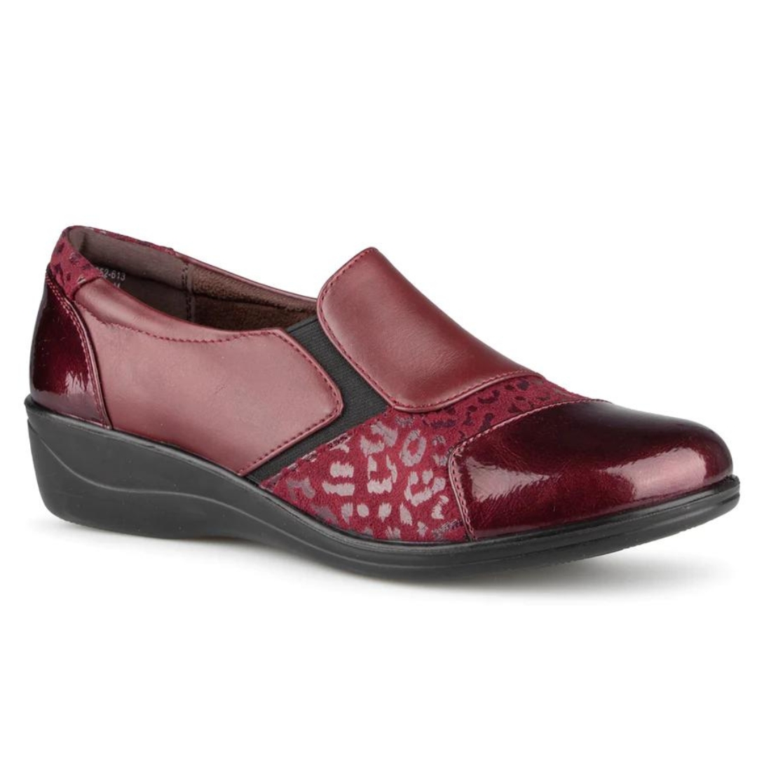 CHAUSSURE URBAINE ULTIME CONFORT ANGHARAD POUR FEMME couleur rouge vu de la chaussure rouge vin de profil droit