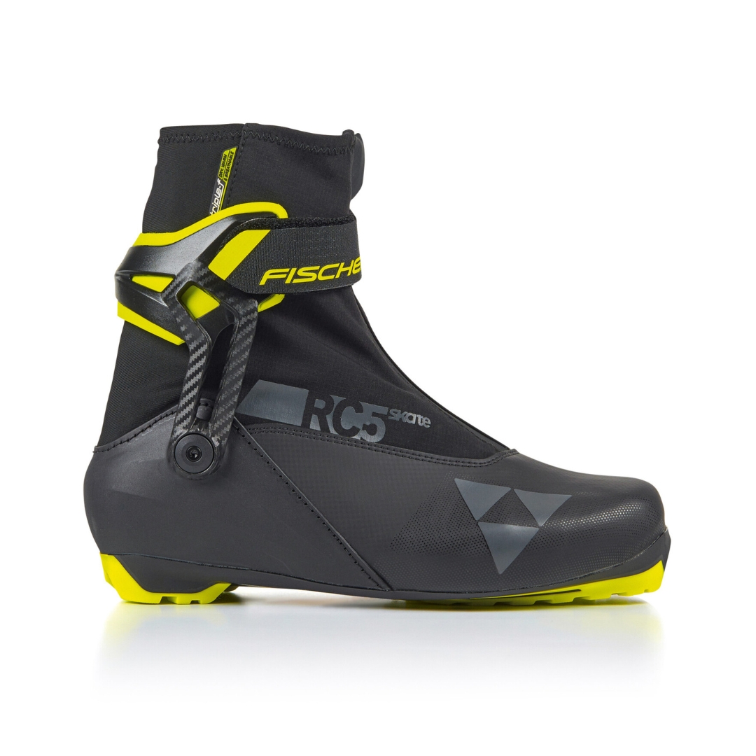 BOTTE DE SKI DE FOND FISCHER RC5 SKATE vue de la botte noire et jaune de profil droit