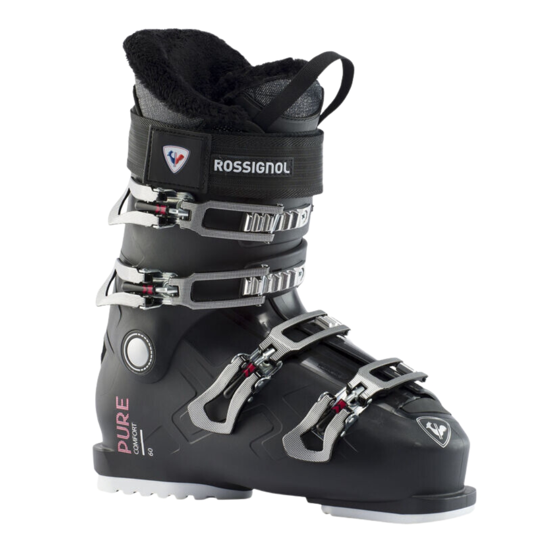 BOTTE DE SKI ALPIN ROSSIGNOL PURE COMFORT 60 POUR FEMME COULEUR SOFT BLACK VU DE LA BOTTE NOIRE ET ARGENT DE PROFIL AVANT DROIT