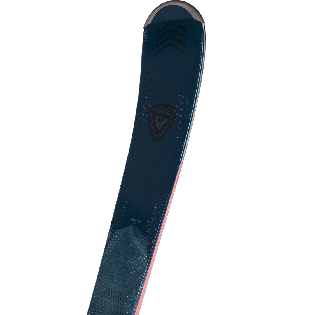 SKI ALPIN ROSSIGNOL EXPERIENCE 86 TI K POUR HOMME vu des skis bleus et rouge en gros plan sur la spatule