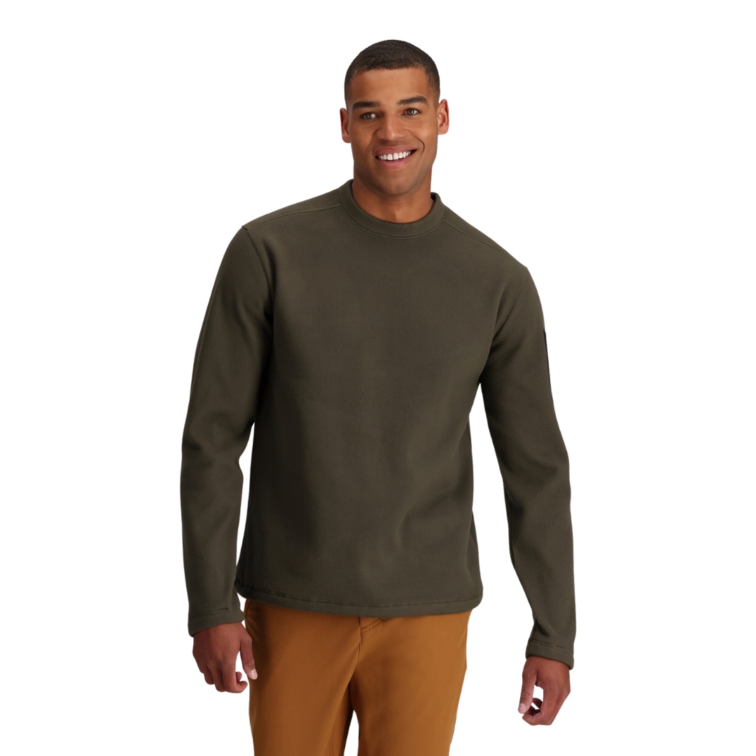 CHANDAIL À MANCHES LONGUES ROYAL ROBBINS ARETE CREW POUR HOMME couleur 376-BLACK OLIVE vu du chandail vert olive foncé porté par un homme vu de la tête aux cuisses de face