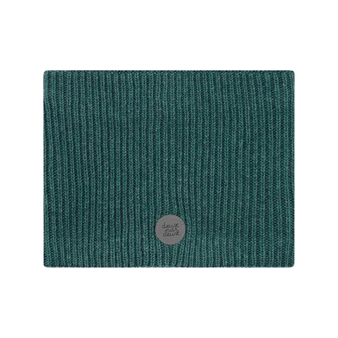 CACHE-COU EN TRICOT DEUX PAR DEUX POUR ENFANT couleur sea pine vu du cache-cou vert foret foncé de face