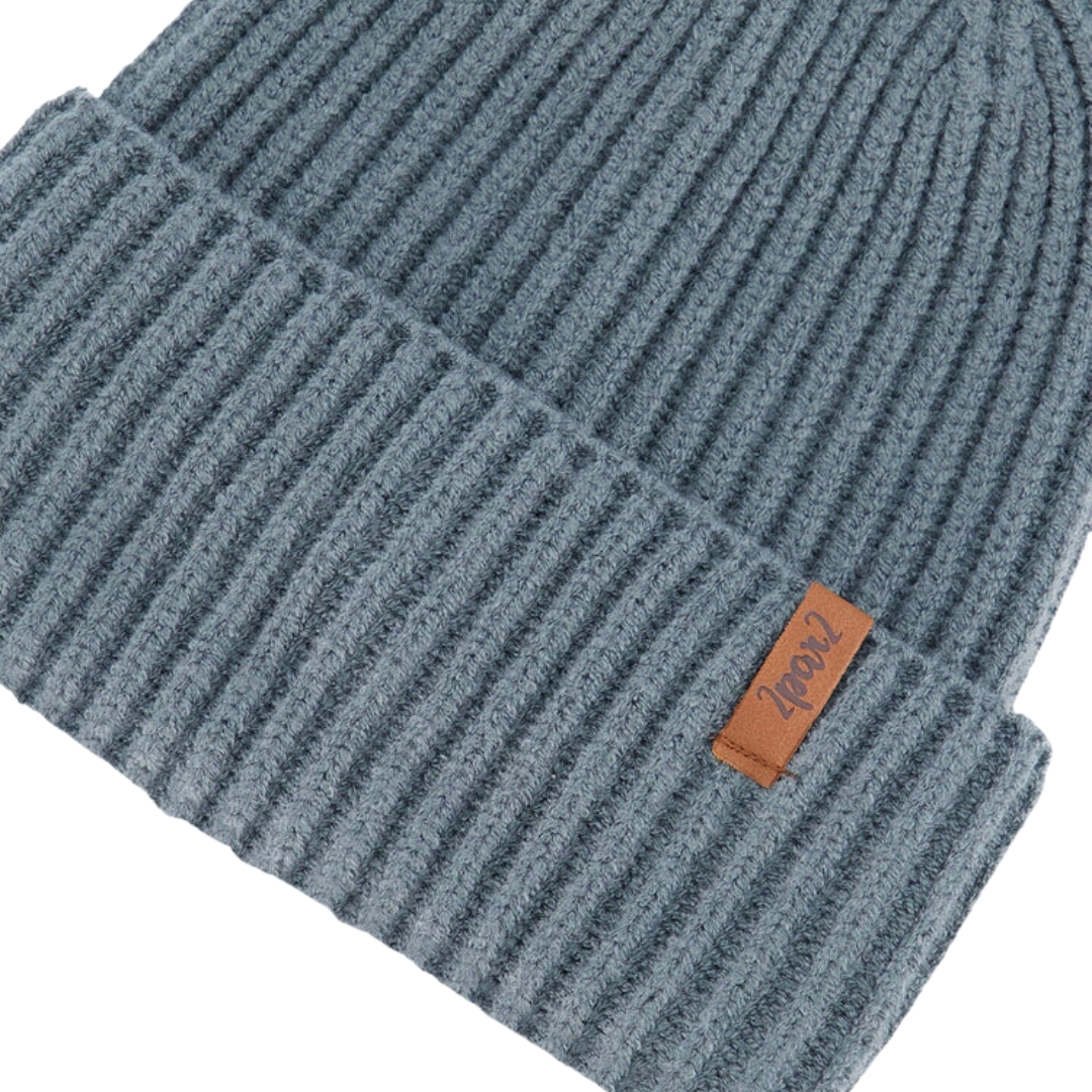 TUQUE EN TRICOT DEUX PAR DEUX POUR ENFANT couleur BALSAM GREEN vue de la tuque verte/grise en gros plan sur le revers avant