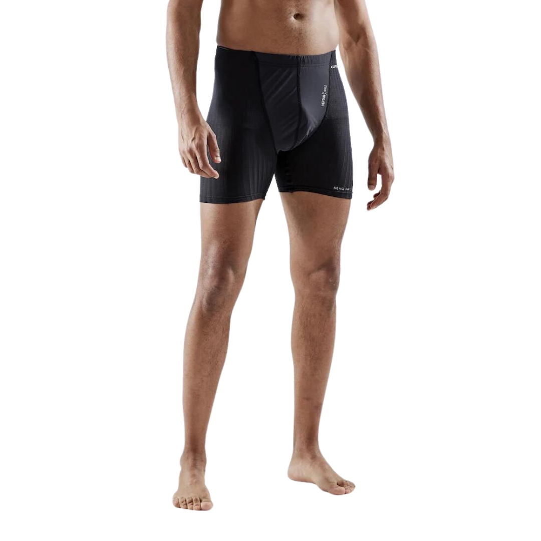 CALEÇON-BOXER CRAFT ACTIVE EXTREME X WIND POUR HOMME couleur BLACK/GRANITE vu du boxer noir et gris porté par un homme vu de la taille aux pieds de face