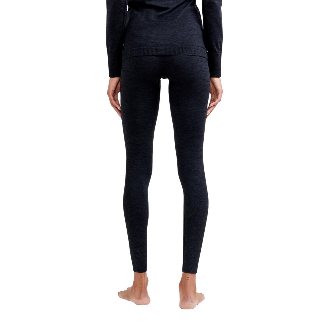 CALEÇON LONG D'ENTRAINEMENT CRAFT CORE DRY ACTIVE COMFORT POUR FEMME COULEUR BLACK VU DU COLLANT NOIR PORTÉ PAR UNE FEMME VUE DE LA TAILLE AUX PIEDS DE DOS