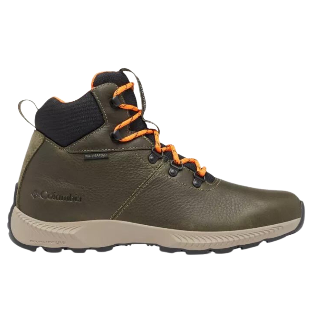 BOTTE DE RANDONNÉE IMPERMÉABLE COLUMBIA LANDROAMER EXPLORER POUR HOMME couleur 213-PEATMOSS/BRIGHT ORANGE vue de la botte droite de couleur verte, noire avec lacet orange de profil droit