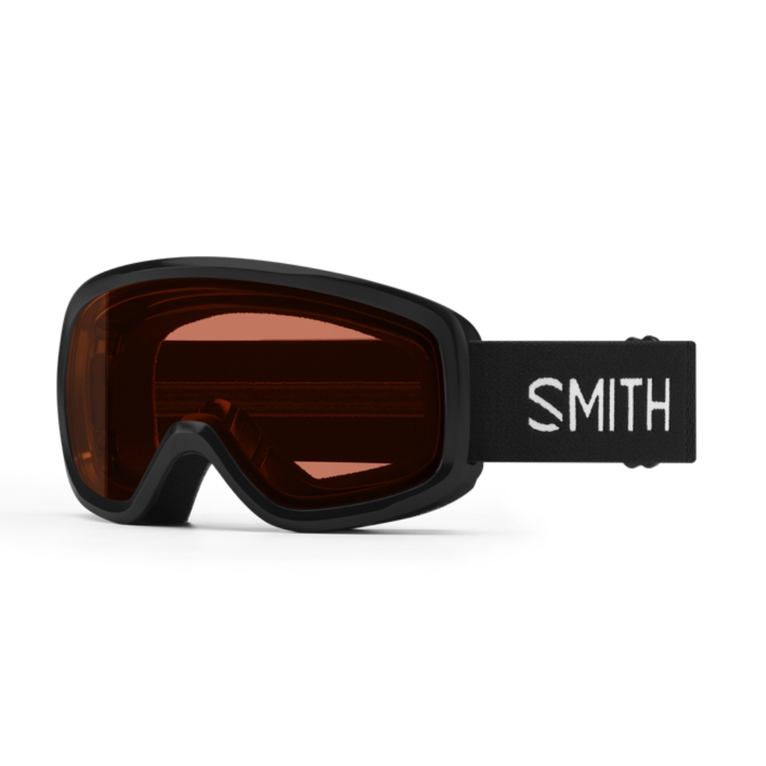 LUNETTE DE SKI ALPIN SMITH OPTICS SNOWDAY POUR ENFANT COULEUR BLACK/ RC36 VUE DE LA LUNETTE NOIRE AVEC BANDE ÉLASTIQUE NOIRE LETTRÉE BLANCHE ET LENTILLE ORANGÉ DE PROFIL AVANT GAUCHE