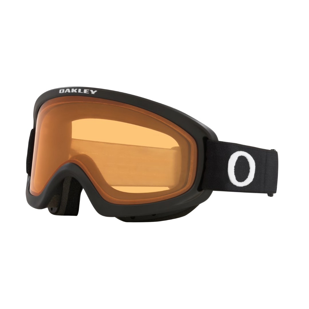 LUNETTE DE SKI ALPIN OAKLEY O-FRAME 2.0 PRO S couleur matte black / persimmon vu de la lunette noire avec bande élastique noire lettrée blanche et lentille brun orangé de profil avant gauche