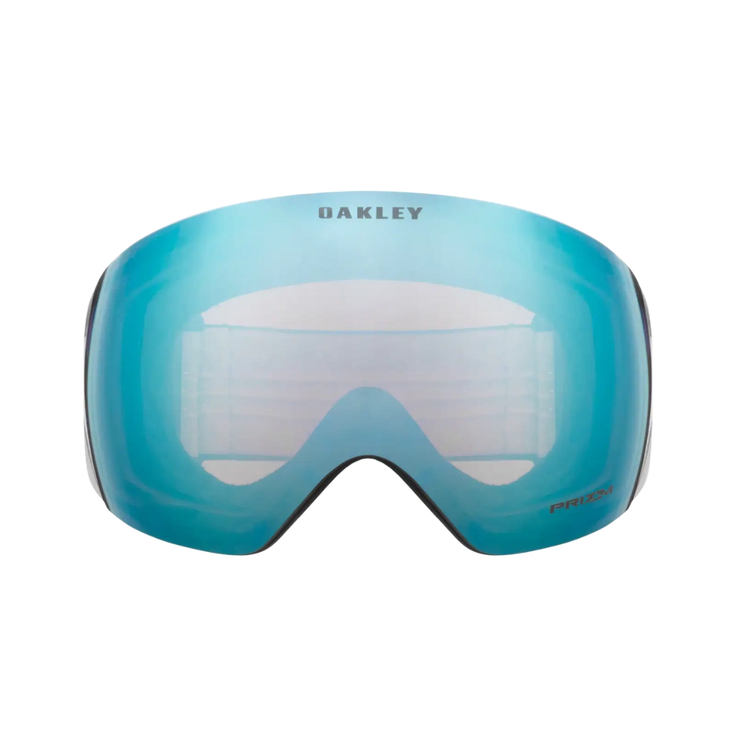LUNETTE DE SKI ALPIN OAKLEY FLIGHT DECK L POUR ADULTE couleur MATTE BLACK / PRIZM SNOW SAPPHIRE IRIDIUM VUE DE LA LUNETTE AVEC BANDE ÉLASTIQUE NOIRE LETTRÉE BLANCHE ET LENTILLE BLEUE MIROIR DE face