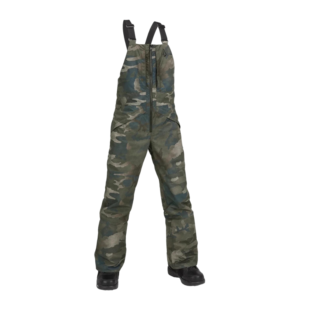 SALOPETTE ISOLÉE VOLCOM BARKLEY À IMPRIMÉ CAMOUFLAGE POUR JUNIOR couleur CWC-CLOUDWASH CAMO vu de la salopette à imprimé camouflage dans les tons de vert, brun et khaki avec détails noir vu de face