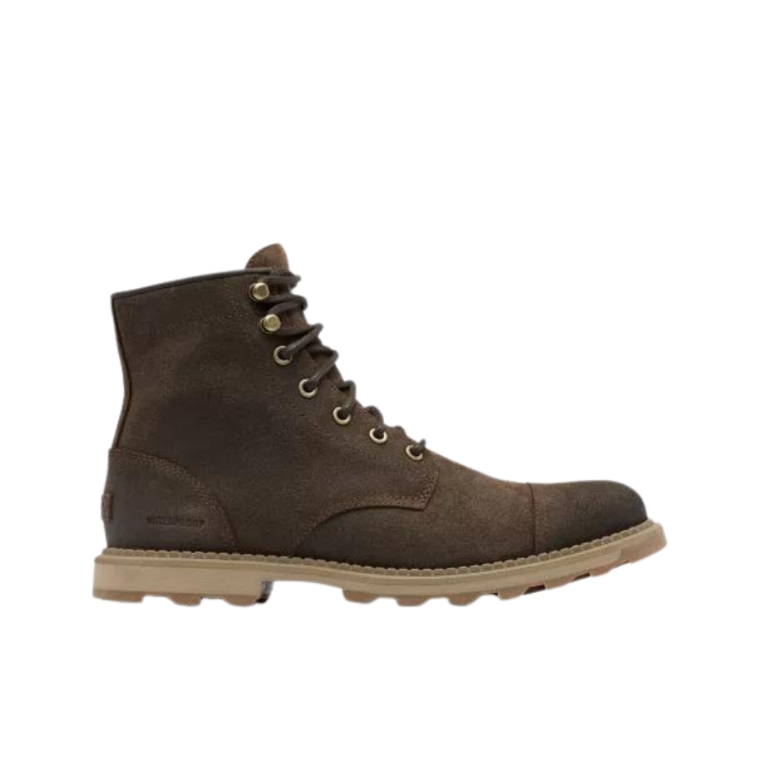 BOTTE D'HIVER IMPERMÉABLE SOREL MADSON II CHORE POUR HOMME COULEUR 256-TOBACCO/GUM VUE DE LA BOTTE BRUNE FONCÉE AVEC SEMELLE D'USURE BEIGE FONCÉ DE PROFIL DROIT