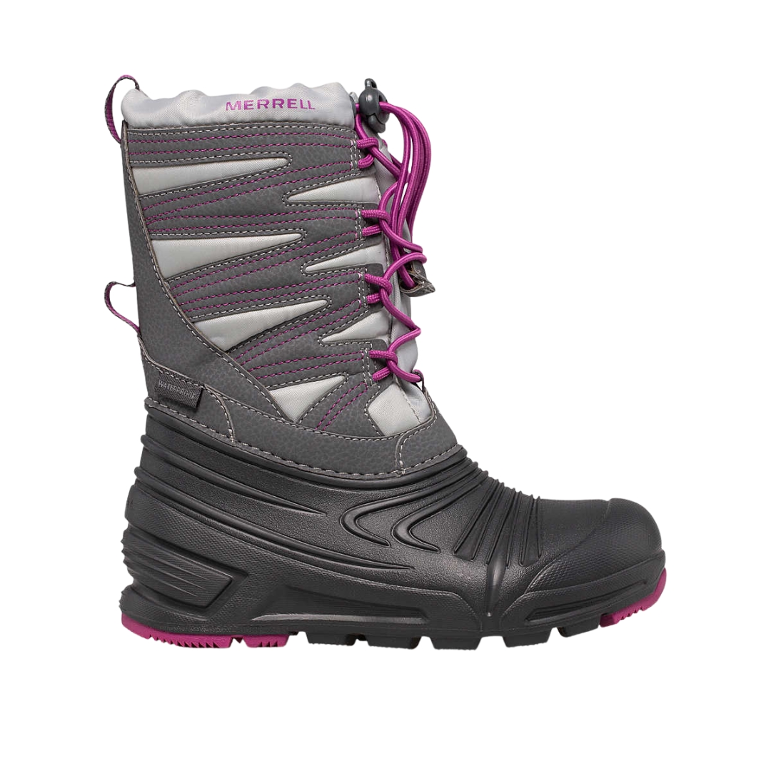 BOTTE D'HIVER IMPERMÉABLE MERRELL SNOW QUEST LIGHT 3.0 POUR JUNIOR COULEUR GREY/BERRY VU DE LA BOTTE GRISE FONCÉE, GRISE PALE ET ROSE FUSHIA DE PROFIL DROIT