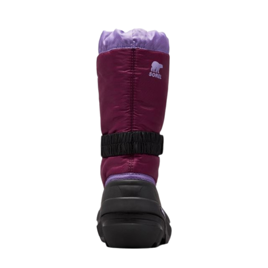 BOTTE D'HIVER SOREL FLURRY POUR JUNIOR couleur 562-PURPLE DAHLIA/PAISLEY PURPLE vue de la botte mauve, lilas, noire et détail rose de dos