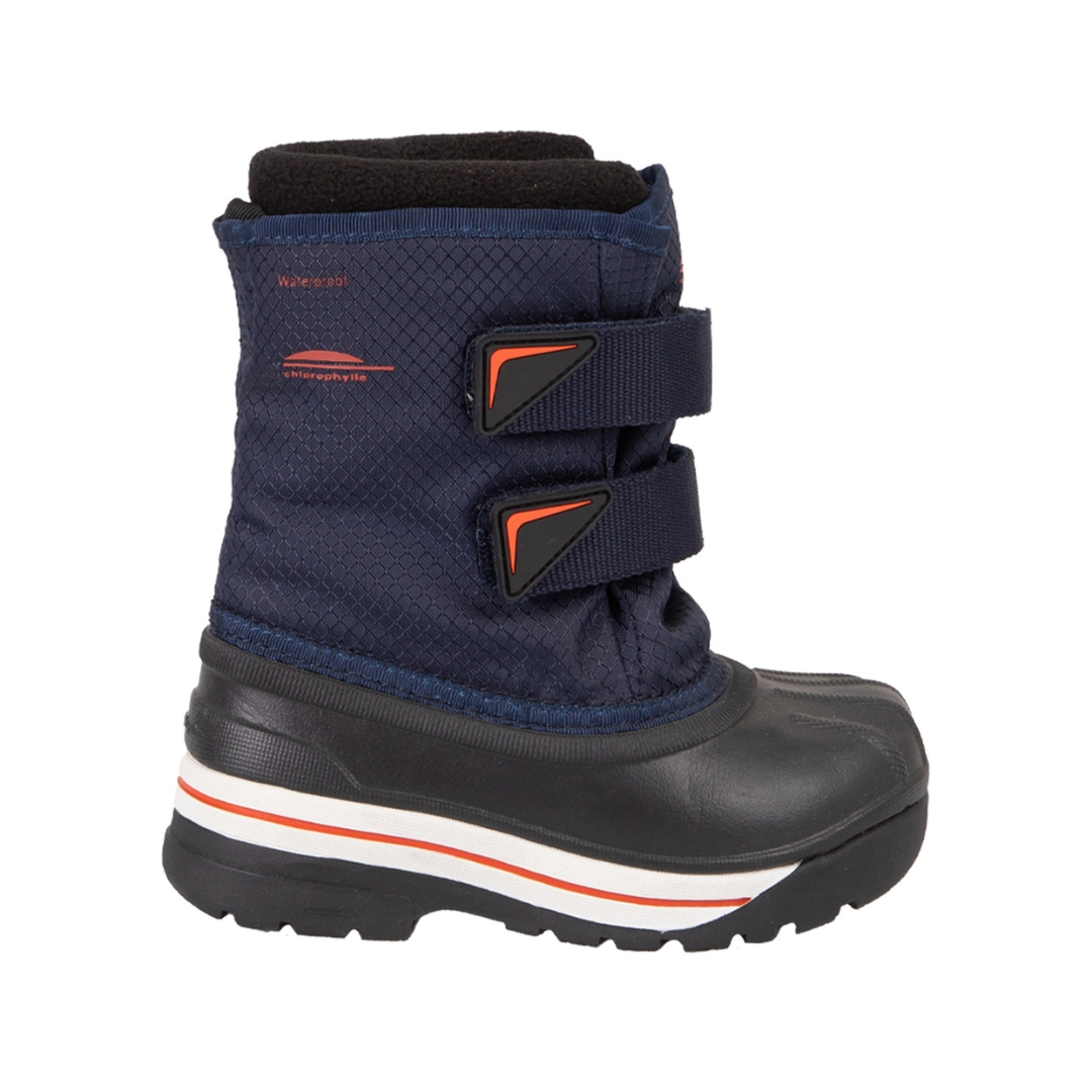 BOTTE D'HIVER IMPERMÉABLE CHLOROPHYLLE ATHEBYNE POUR PETIT GARÇON COULEUR MARINE VUE DE LA BOTTE BLEUE MARINE AVEC DÉTAILS ORANGE DE PROFIL DROIT