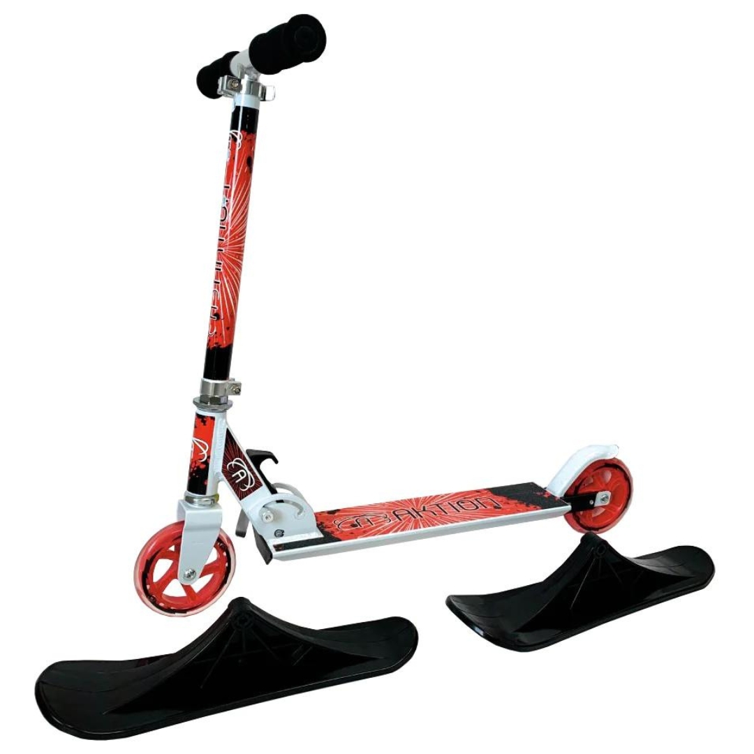 TROTTINETTE DES NEIGES AKTION 2 EN 1 (ROUES ET SKIS) COULEUR ROUGE VU DE LA TROTINETTE AVEC LES ROUES INSTALLÉES ET LES SKIS À CÔTÉ