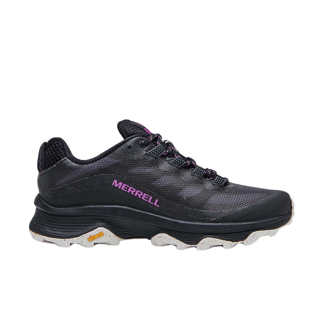 CHAUSSURE DE MARCHE MERRELL MOAB SPEED POUR FEMME COULEUR BLACK VU DE LA CHAUSSURE NOIRE ET MAUVE VUE DE PROFIL DROIT