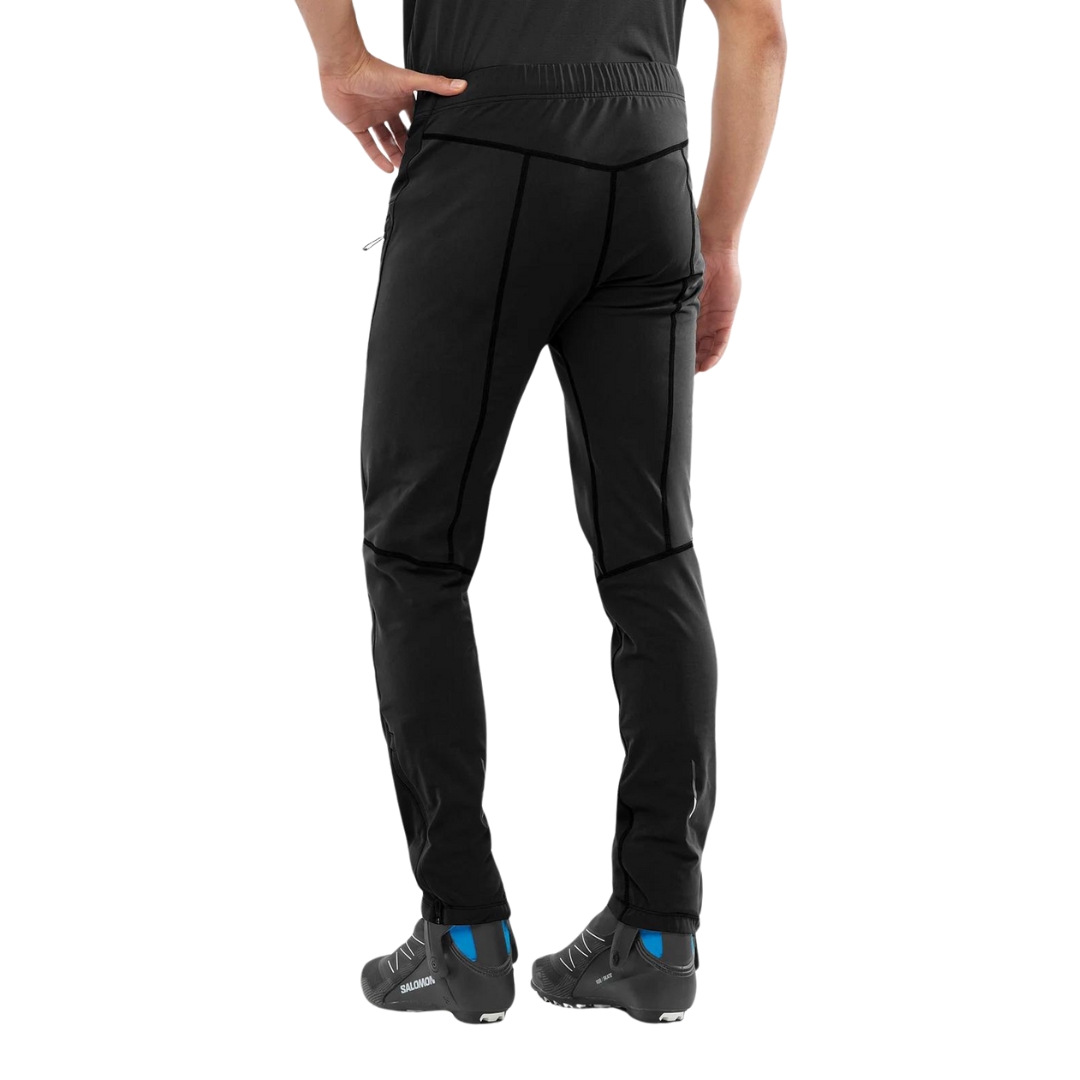 PANTALON DE NEIGE SALOMON RS WARM SOFTSHELL POUR HOMME couleur deep black vu du pantalon noir porté par un homme vu de dos