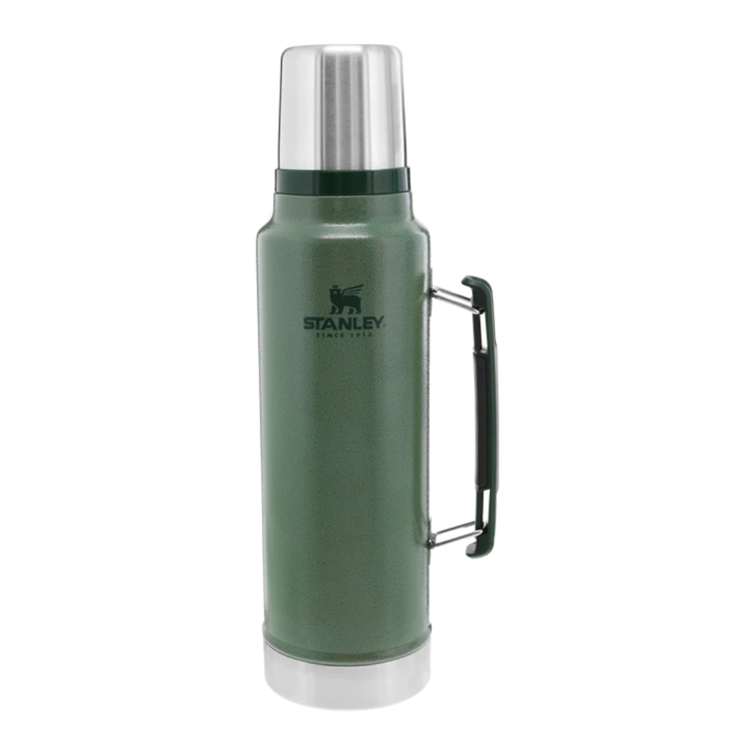 BOUTEILLE ISOTHERME STANLEY THE LEGENDARY CLASSIC 1.4 L couleur hammertone green vue de la bouteille verte de face