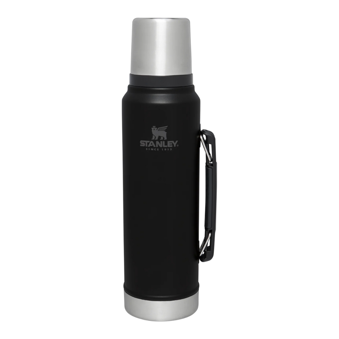BOUTEILLE ISOTHERME STANLEY LEGENDARY CLASSIC 1.0L couleur matte black vue de la bouteille noire de face