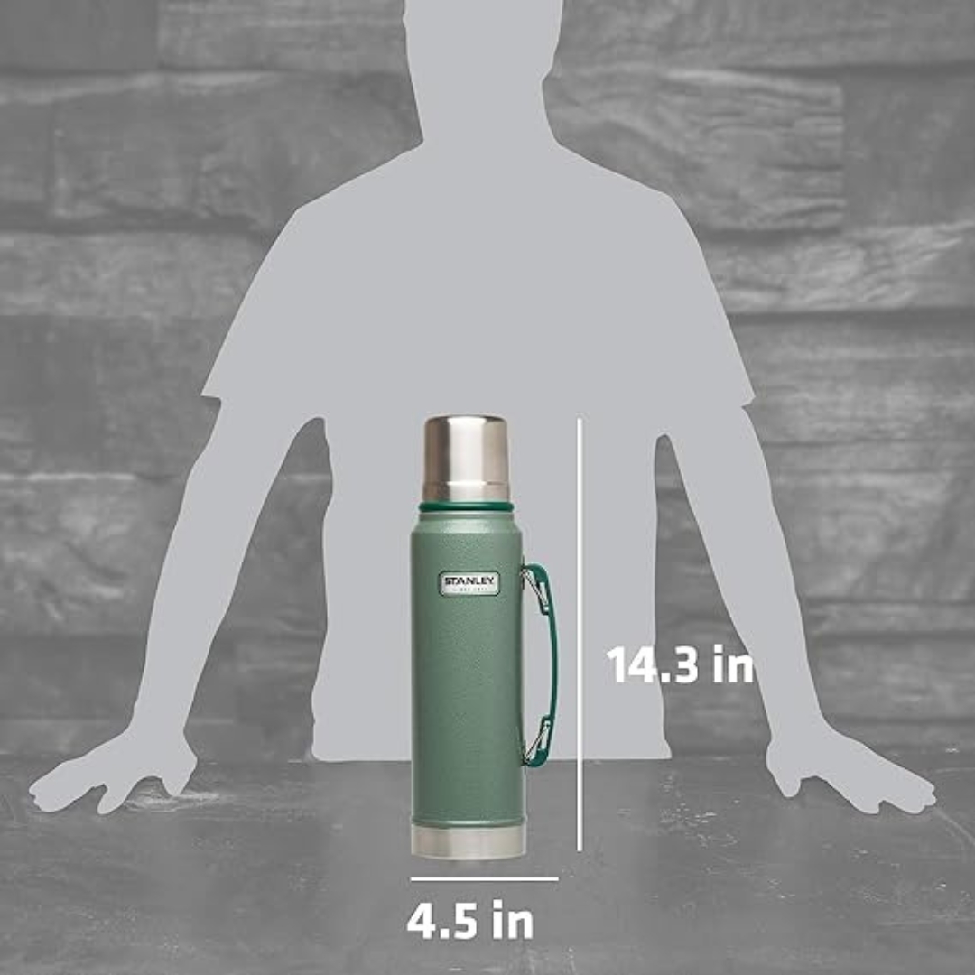 BOUTEILLE ISOTHERME STANLEY LEGENDARY CLASSIC 1.0L vue des dimensions et comparée à un humain