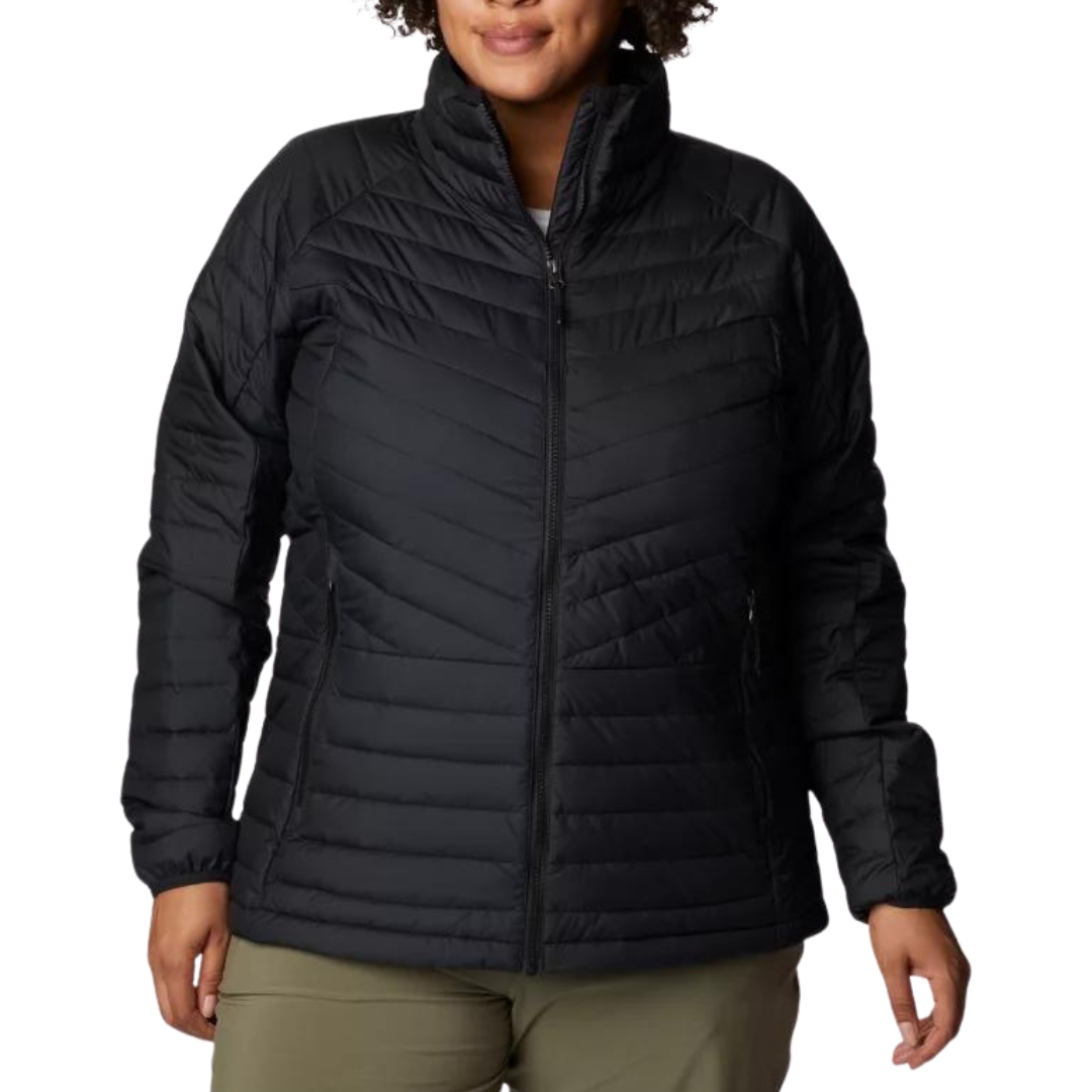 MANTEAU ISOLÉ COLUMBIA POWDER LITE II FULL ZIP POUR FEMME COULEUR 010-BLACK VU DU MANTEAU MATELASSÉ DE COULEUR NOIR PORTÉ PAR UNE FEMME VUE DE FACE