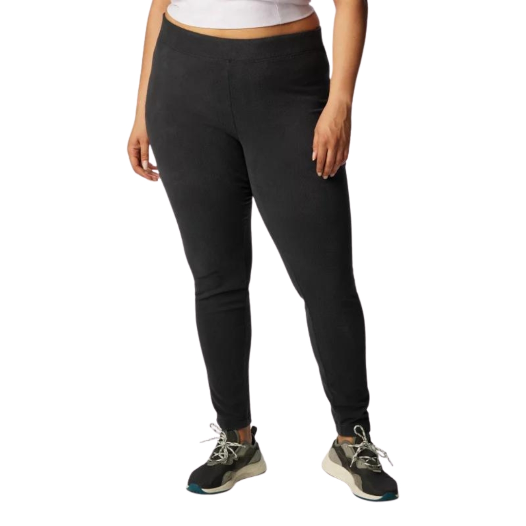 LEGGING COUCHE DE BASE EN LAINE POLAIRE COLUMBIA GLACIAL FLEECE POUR FEMME couleur 014-black vu du legging noir porté par une femme vue de la taille aux pieds de face