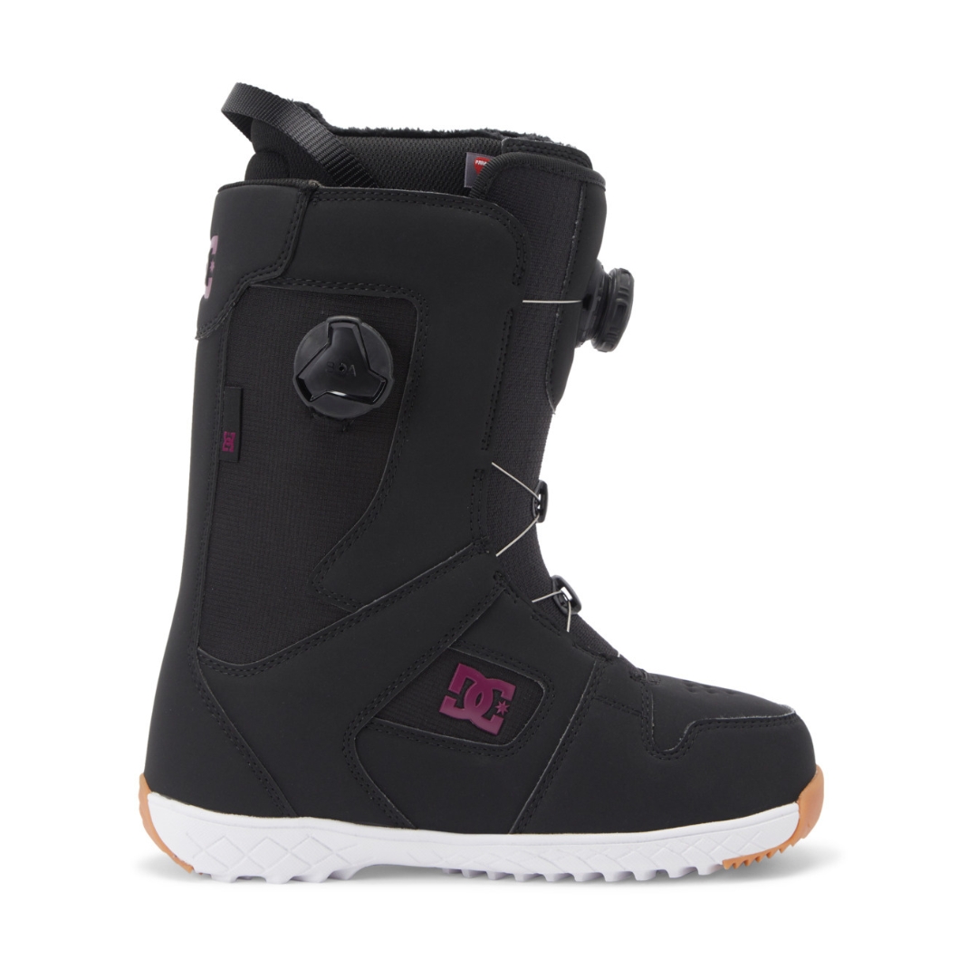 BOTTE DE PLANCHE À NEIGE DC SHOES PHASE BOA PRO POUR FEMME couleur black/purple vue de la botte noire avec détails violet et contour de semelle d'usure blanc de profil droit