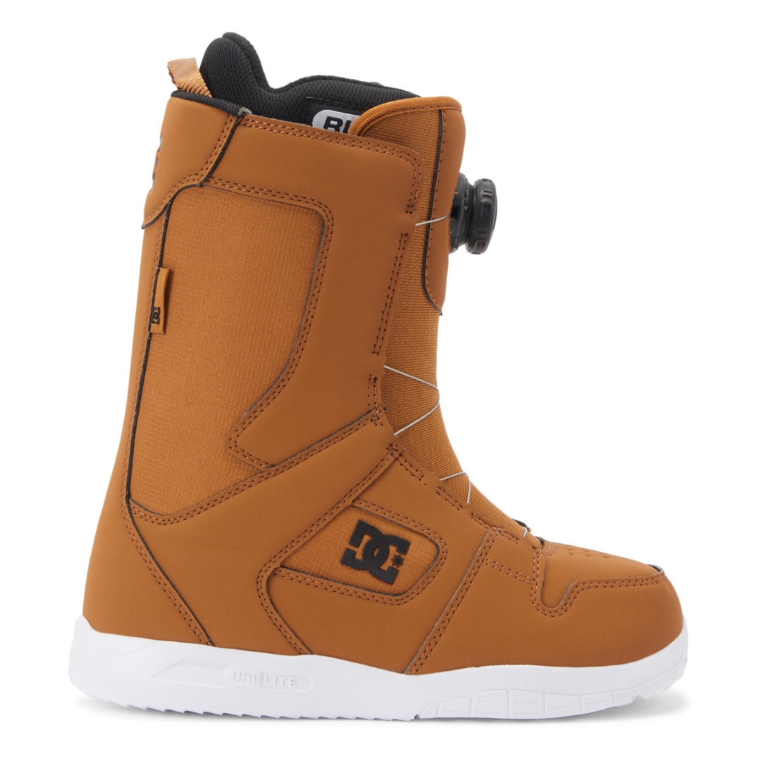 BOTTE DE PLANCHE À NEIGE DC SHOES PHASE BOA POUR FEMME couleur wheat/white vu de la botte brune sable avec semelle d'usure blanche de profil droit