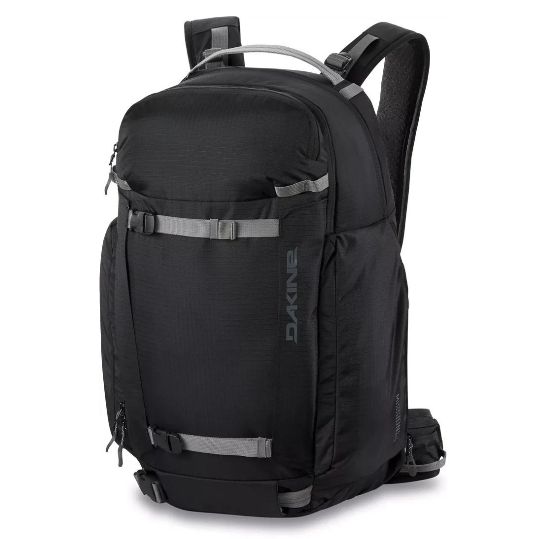 SAC À DOS DE SKI ALPIN DAKINE MISSION PRO 32L couleur black vu du sac noir lettré gris de face